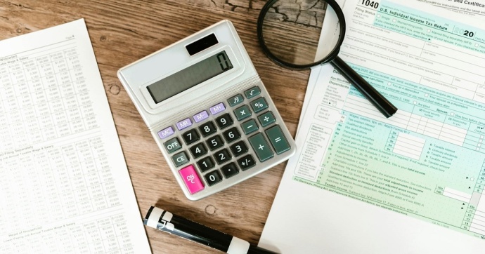 calculadora e lupa